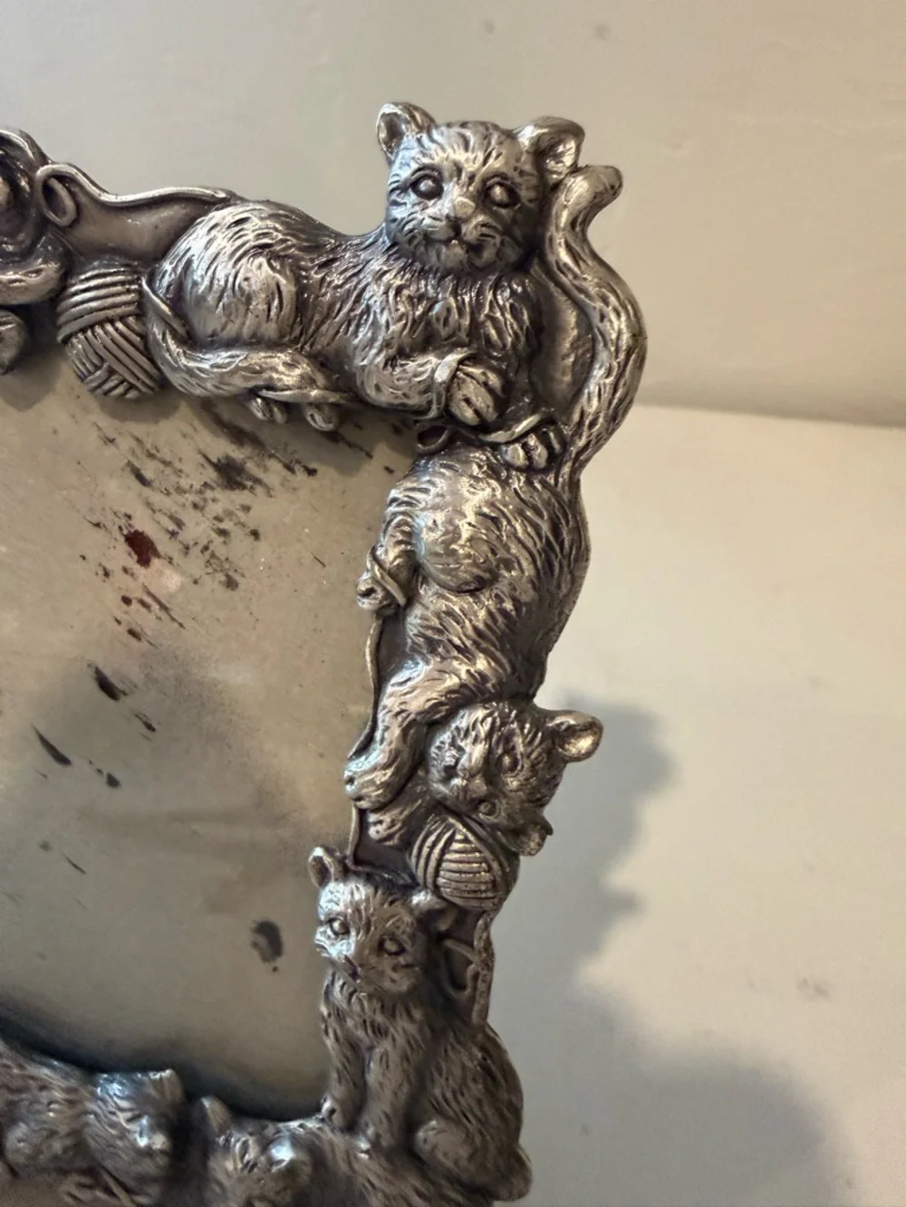 Vintage Embossed Pewter Kitty Cats Playing Photo Frame 4 x 6” Photo Cat‎ Kitten